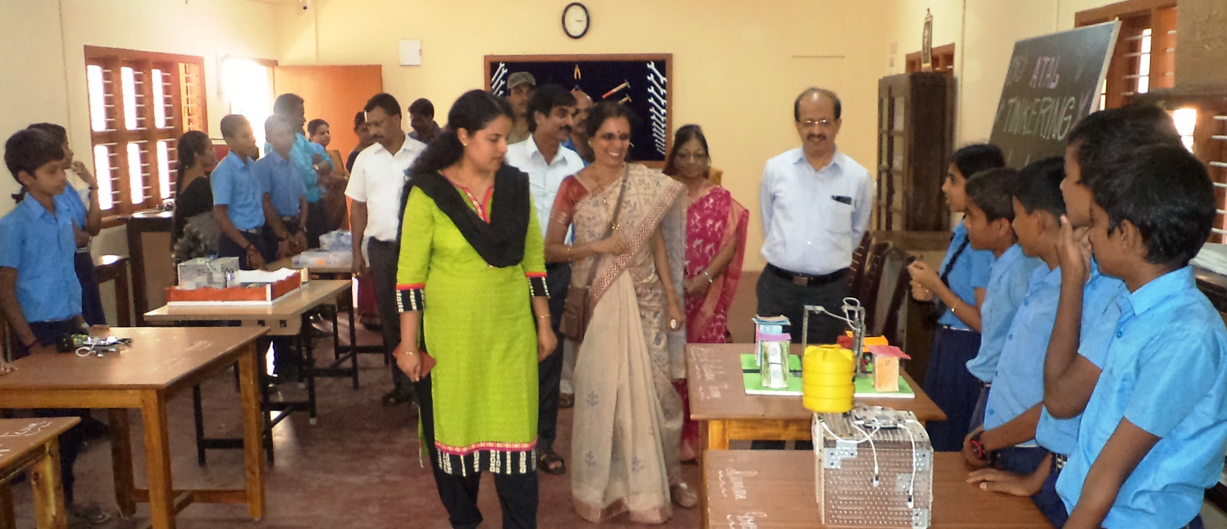 ಅಟಲ್ ಟಿಂಕರಿಂಗ್ ಲ್ಯಾಬ್‌ಗೆ ಉಡುಪಿ ಜಿಲ್ಲಾಧಿಕಾರಿ ಭೇಟಿ